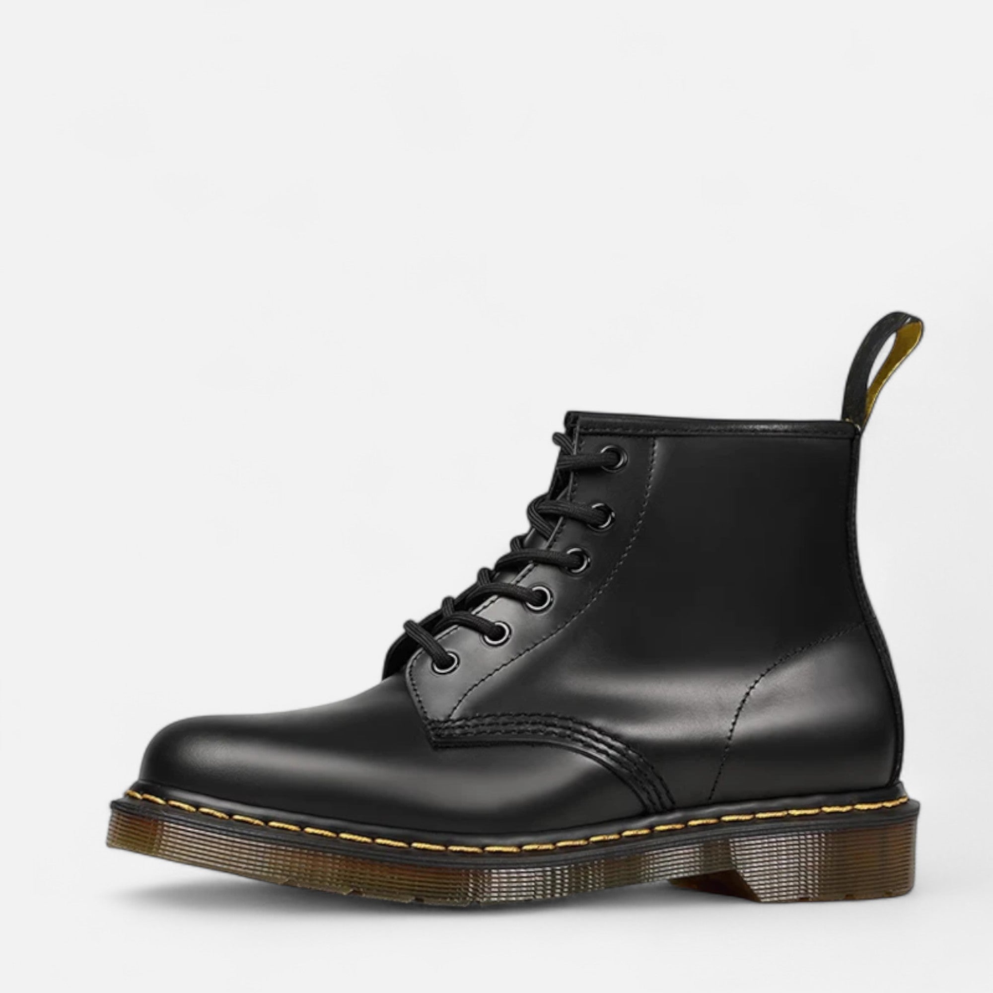 Refined English riding boots for women