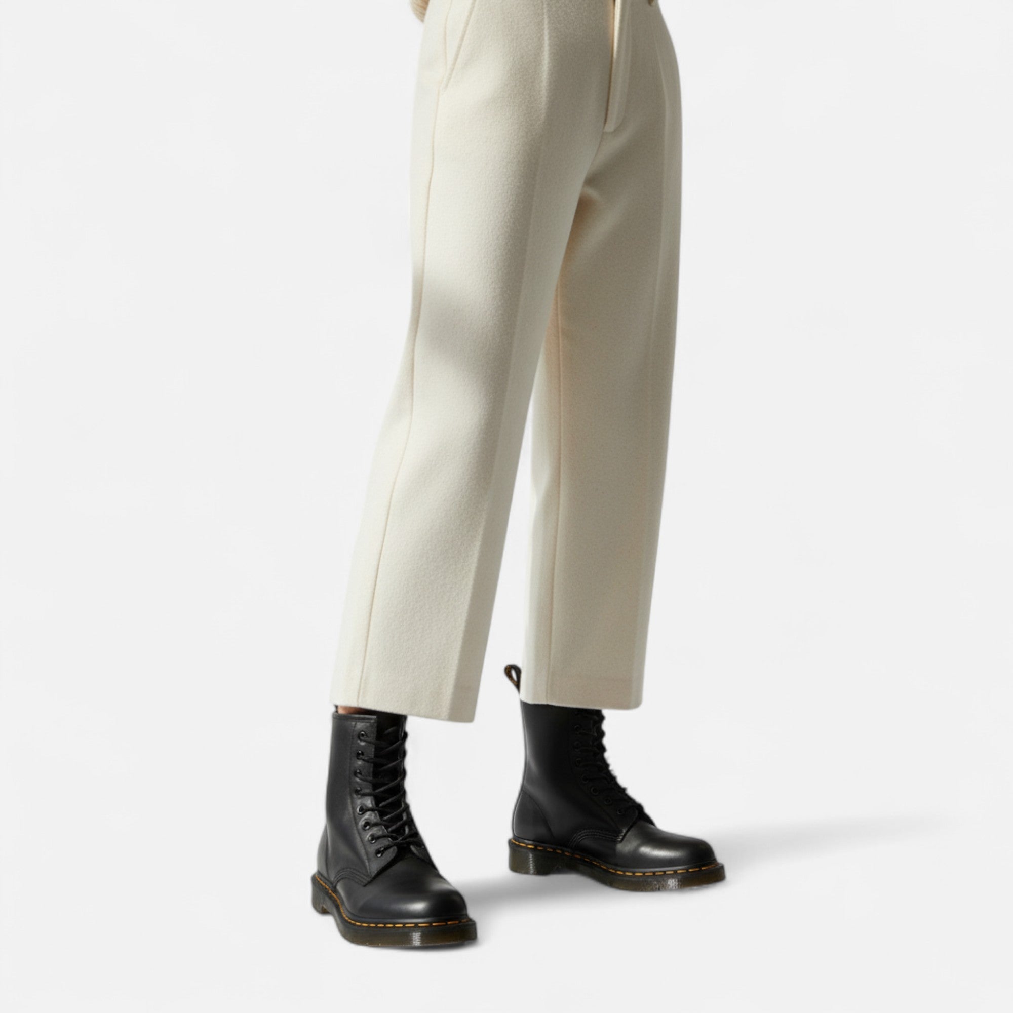 Refined English riding boots for women